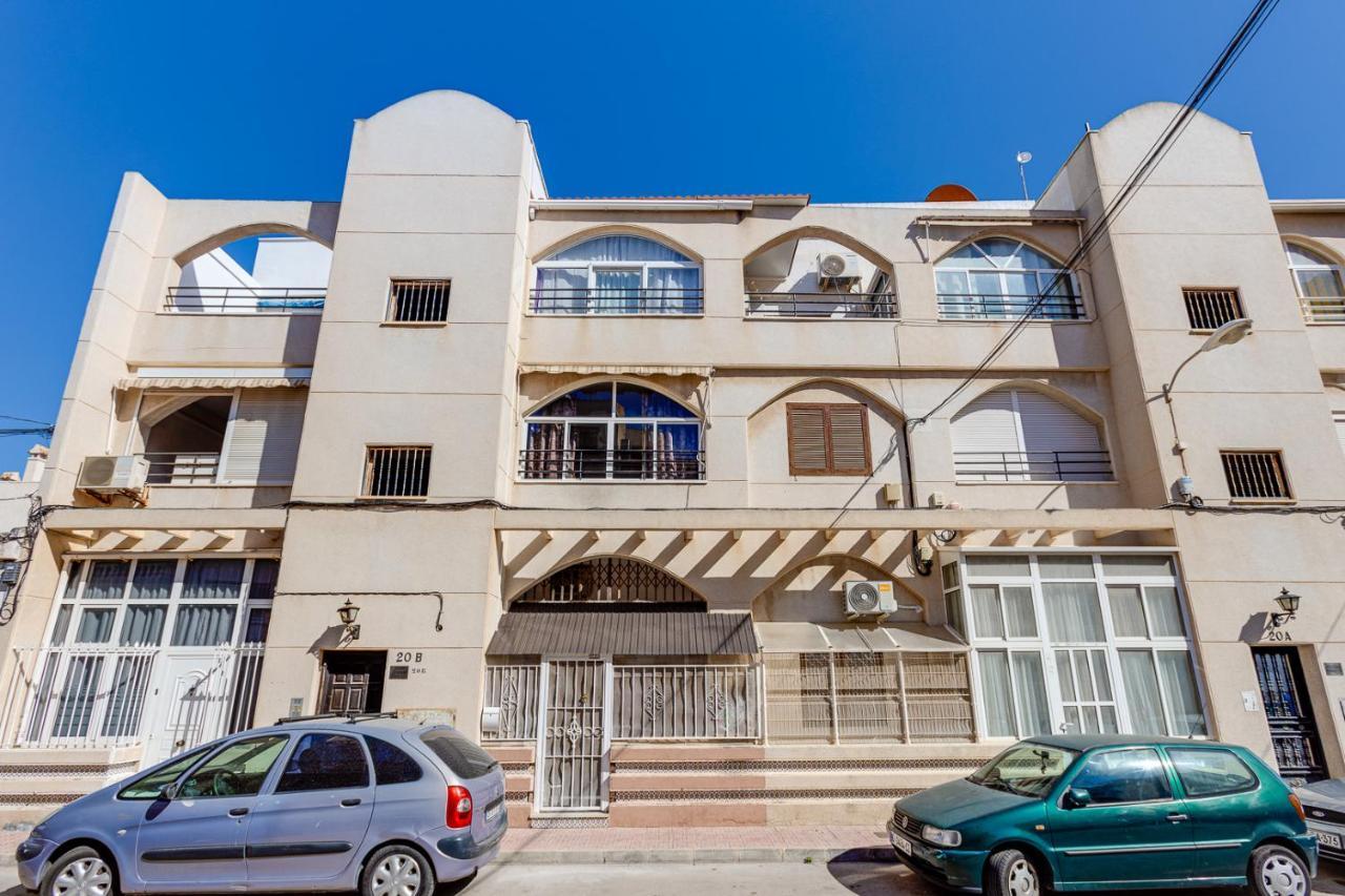 Cozy Apartment Near The Sea 또레비에하 외부 사진