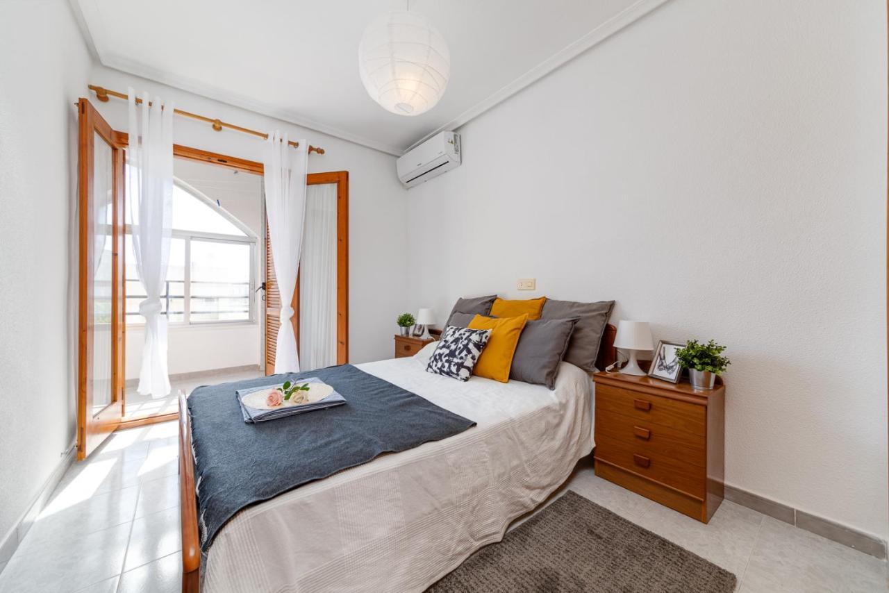 Cozy Apartment Near The Sea 또레비에하 외부 사진