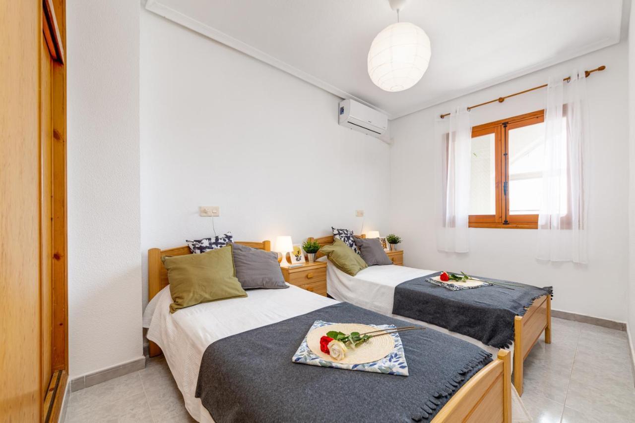 Cozy Apartment Near The Sea 또레비에하 외부 사진