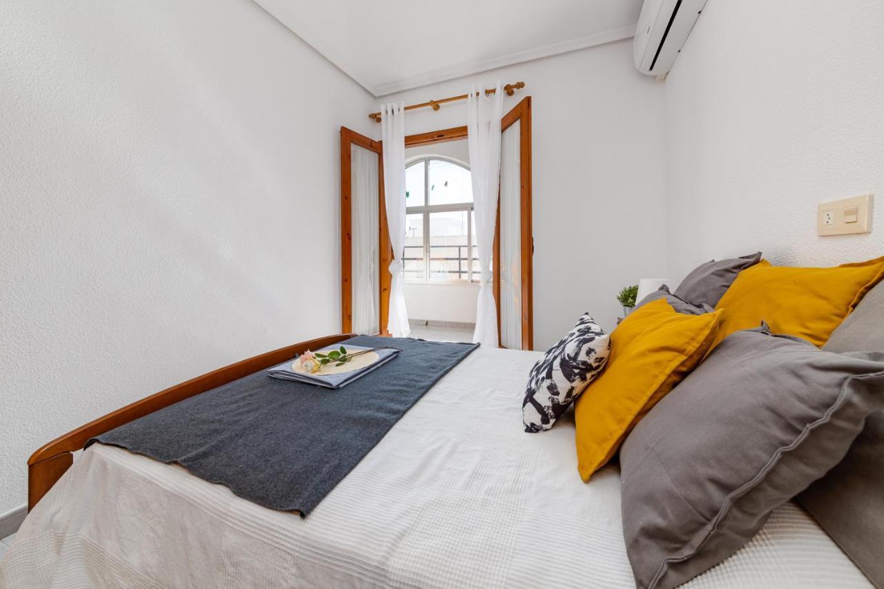 Cozy Apartment Near The Sea 또레비에하 외부 사진