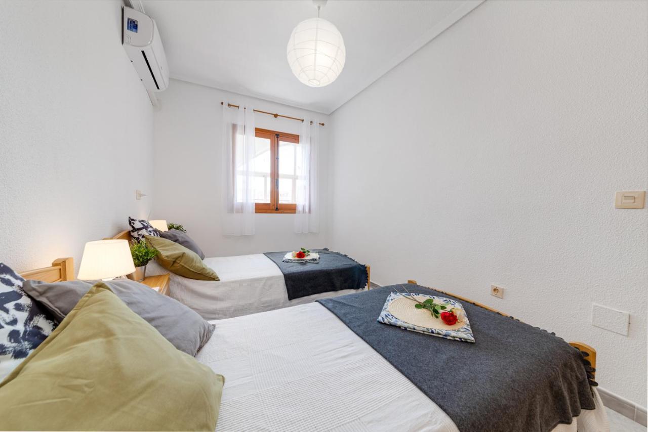 Cozy Apartment Near The Sea 또레비에하 외부 사진